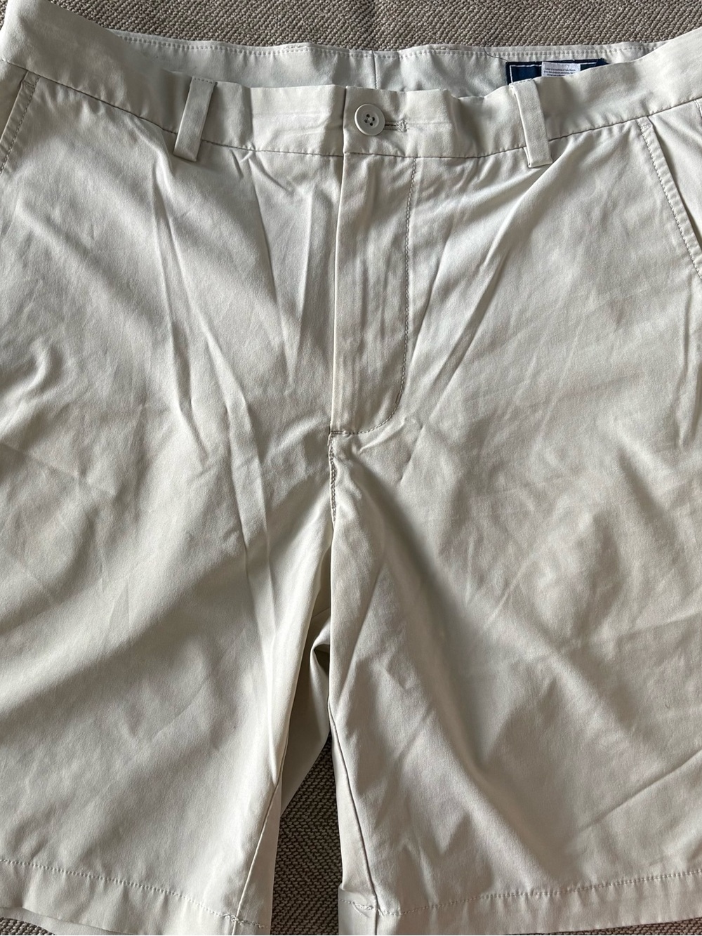 Vineyard Vines Men’s Flat Front Shorts in Off-White